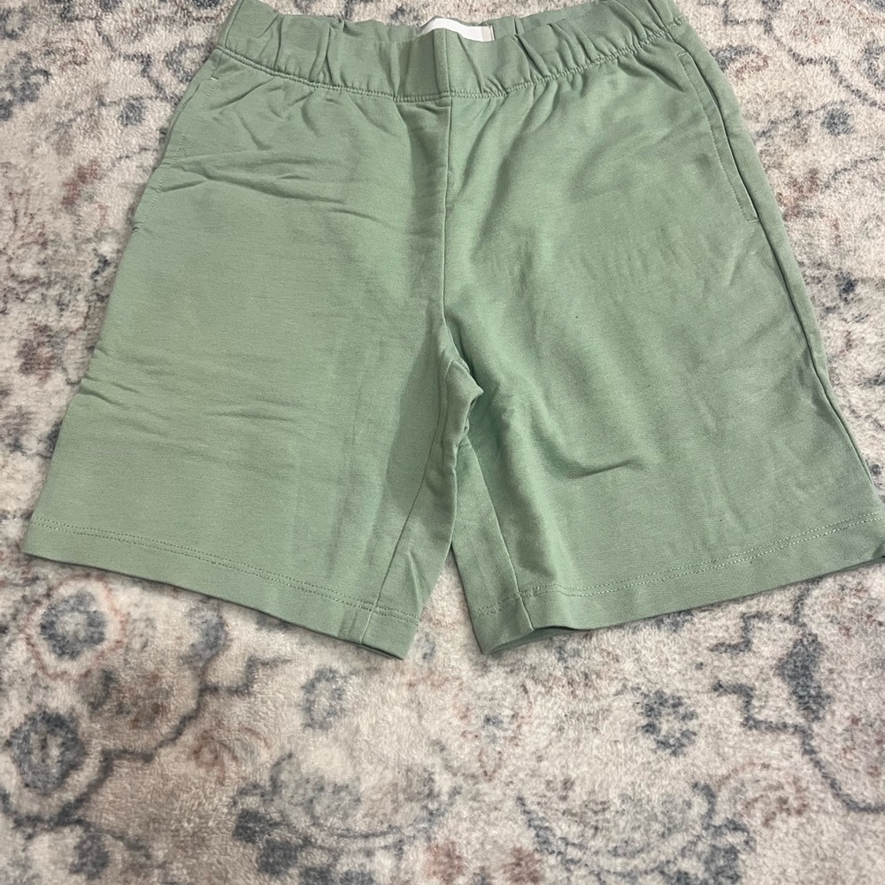 Light green / sage kids medium Nordstrom rack casual comfy pull on shorts